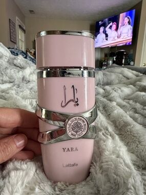 Yara Women's fragrance - Pink